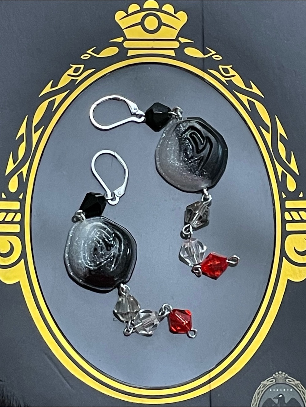Twisted Wonderland Inspired Groovy Candy Earrings Riddle Rosehearts (Nightmare)